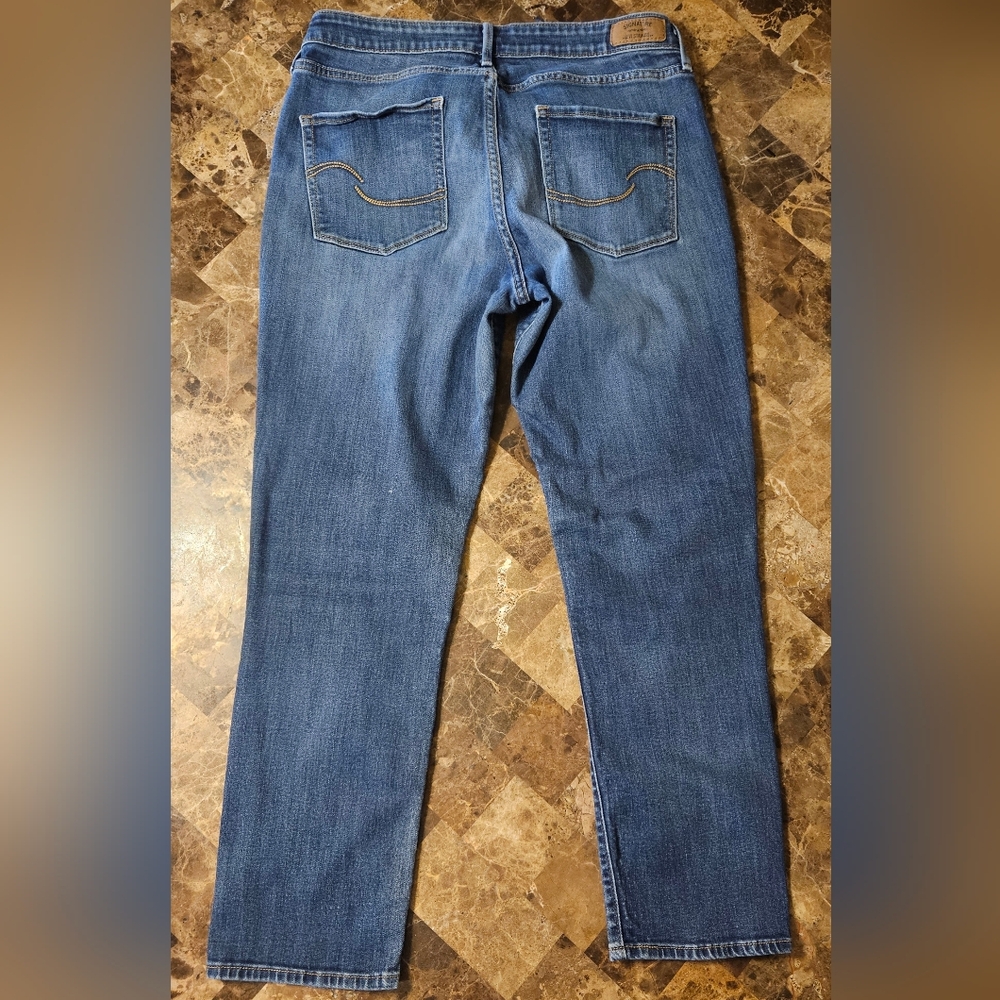 Signature by Levi Strauss Medium Wash Cropped Ankle Jeans - Picture 4 of 9